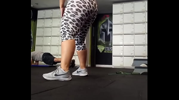 Tailed mackerel blonde at the gym