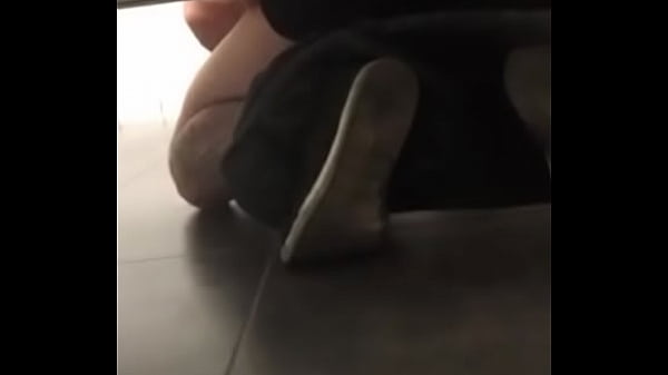 Download Video - FLAGRA BANHEIRO P&Uacute;BLICO 1