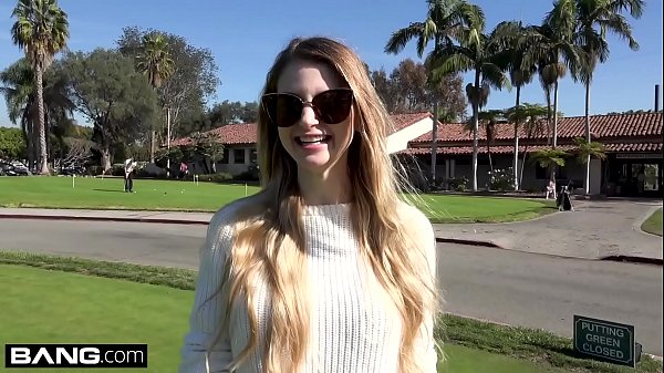 Download Video - Nadya Nabakova puts her pussy on display at the golf course