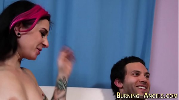 Tattooed slut eats pussy