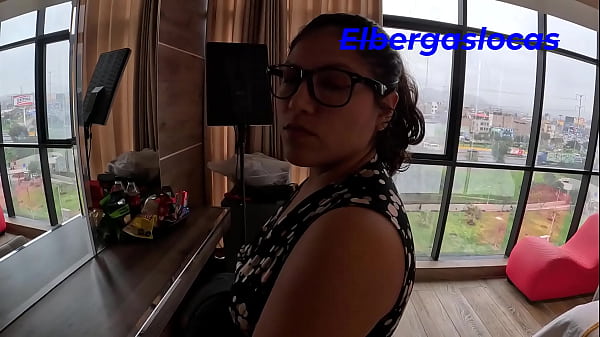 Download Video - Decidi follar con mi jefe por un ascenso en mi trabajo&comma; no me arrepiento de usar rodilleras&comma; ademas follaba rico&period;