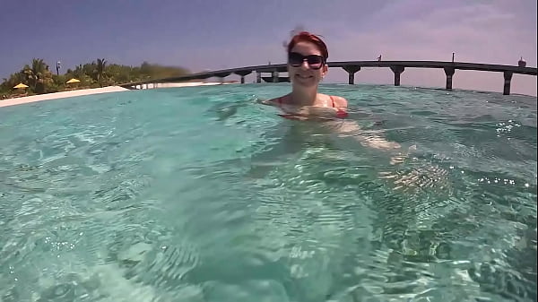 Il fait chaud, viens te rafraichir avec moi dans les eaux turquoises des ...