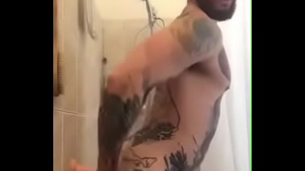 Download Video - Tatuado batendo punheta e metendo um dildo no cu