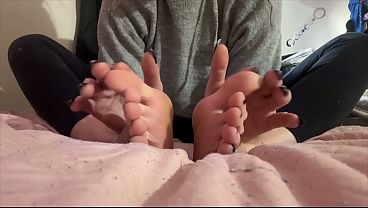 Artemisia Love feet and hands fetish session