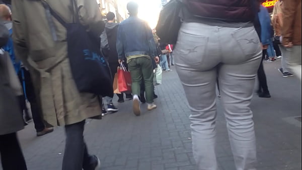 Candid - Latina BigButt In Jeans No:3