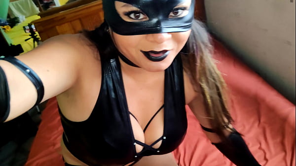 DIRTY STEPDAUGHTER TRYING ON GOTHIC LINGERIE!! SEXY MODEL IN BED AND I PERFORM SEXUAL MOVEMENTS, MY BUTTOCKS INVITE YOU TO HAVE INTENSE SEX, AND MY BEAUTIFUL EYES SEDUCE LIKE A HOT WOMAN WHO ONLY THINKS ABOUT BEING FUCKED LIKE A SLUT