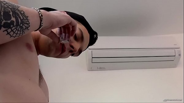 Download Video - Chainsmoker Brandon Wilde sucks dick before rimming