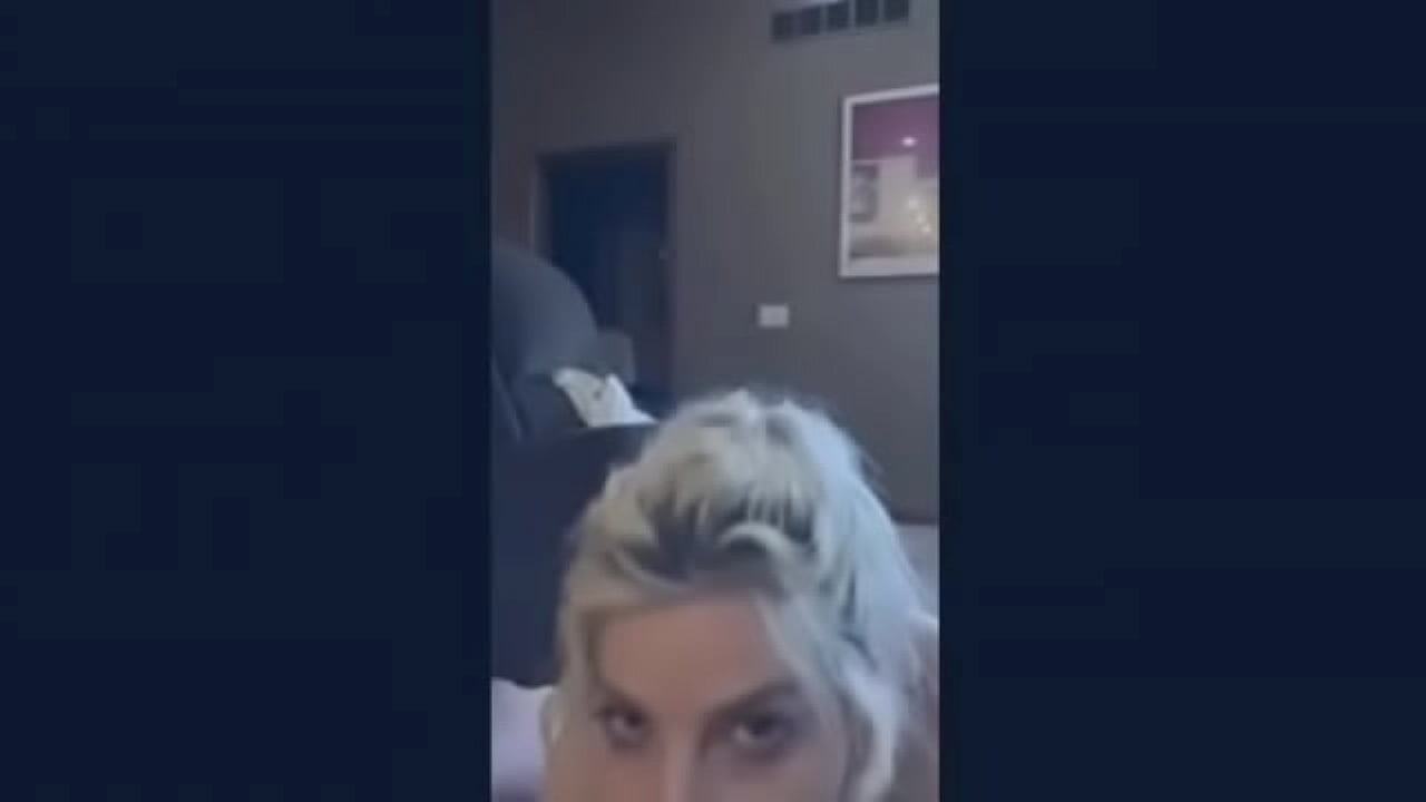 Kinzy Jo esposa caliente chupando la polla del vecino asustada cuando el marido llega a casa
                   blonde blowjob surprise big cock wife sharing hot wife kinzy jo muchos negros