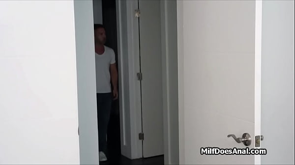 Straight into fantastic milf ass skipping her pussy