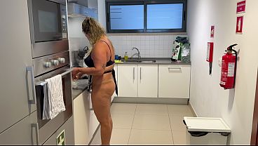 I Devour My Slutty Stepmother While She's Making Me Dinner