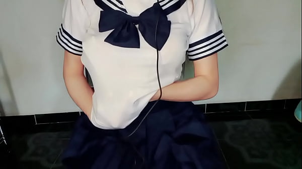 Busty girl warms up live and masturbates with her toy