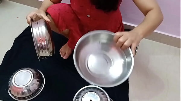 Download Video - बर्तन बेचने आयी यंग भाभी को जमकर चोदा XXX Hindi Sex - साफ हिंदी आवाज में