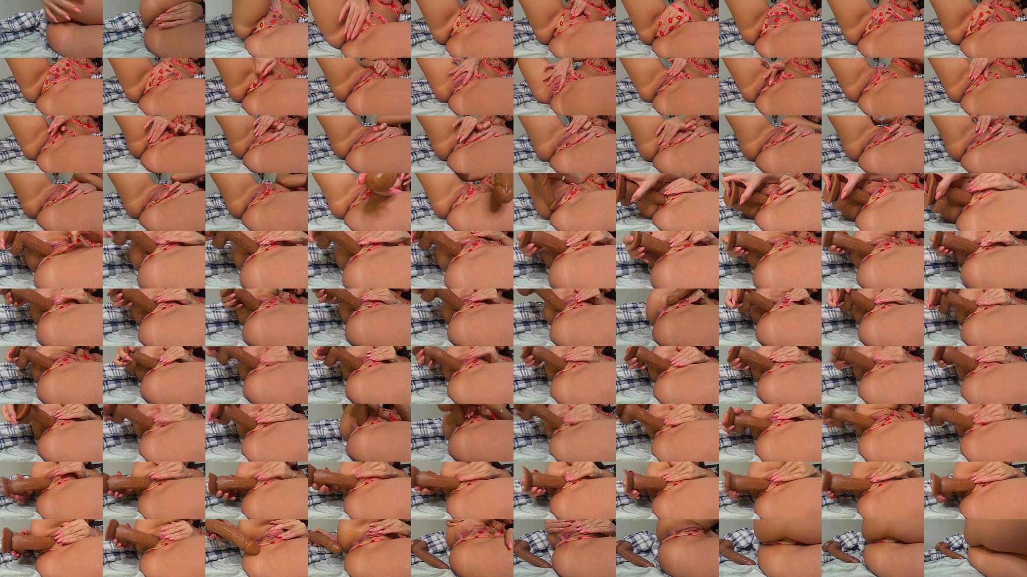 Jerking Off My Pussy on the Bed 预览图