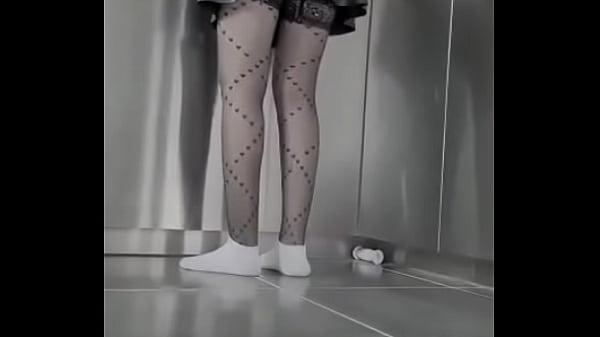 Viens voir ce qu'il se cache sous cette jupe