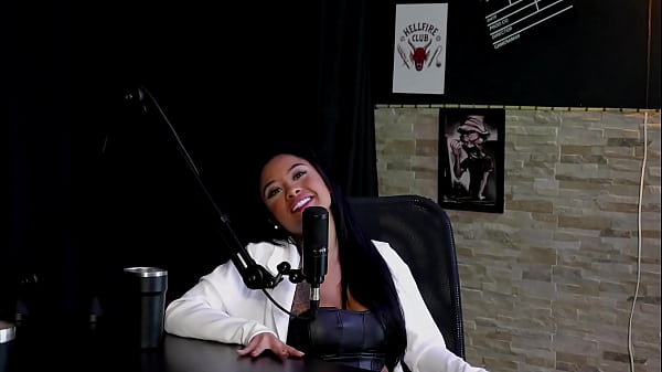 He wants to do it with a transsexual, he was sitting on the dick thinking about a pussy, he revealed what a man needs to have - Paulistinha (SHEER RED)