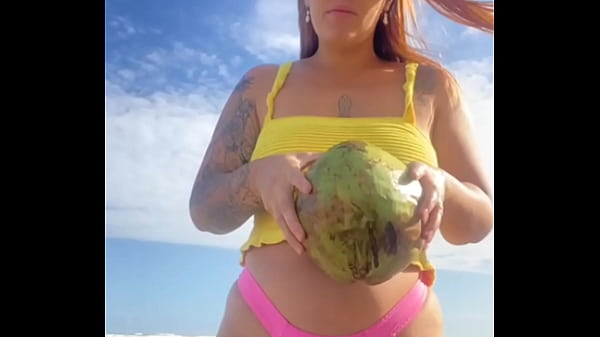 Download Video - USANDO UM BIQUINI QUE RACHA A BUCETA