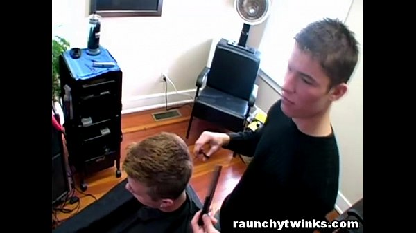 Download Video - Horny Gay Blows His Cute Hairdresser At The Salon