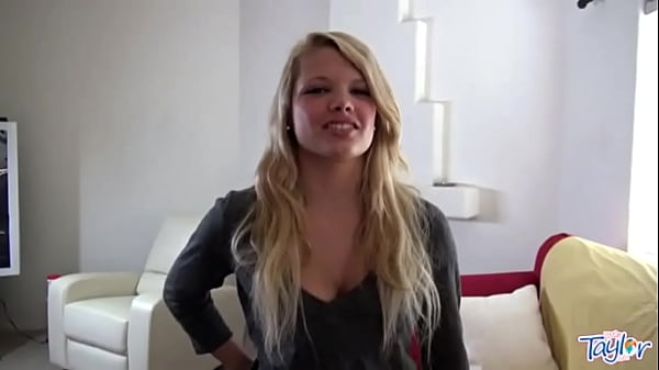Petite amateur lesbian Little Taylor toys hot pussy