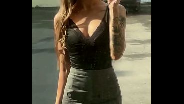 Girl  ISSOT en Paris