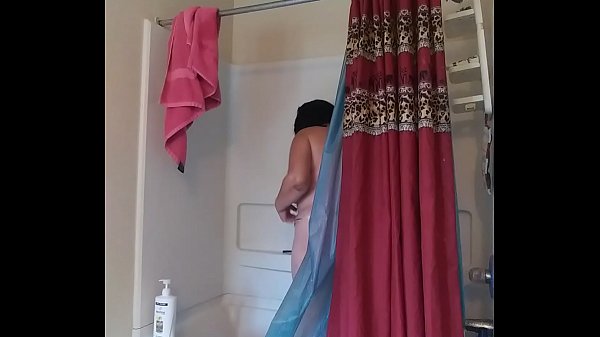 Naked bath wet pussy