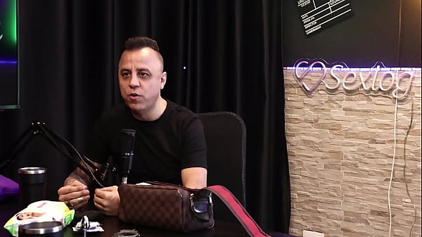 &Eacute; isso que tem dentro do kit de um Dogging, mas a camisinha... - Freddy, O Rei do Dogging (Toda hora sem parar) (SHEER/RED)