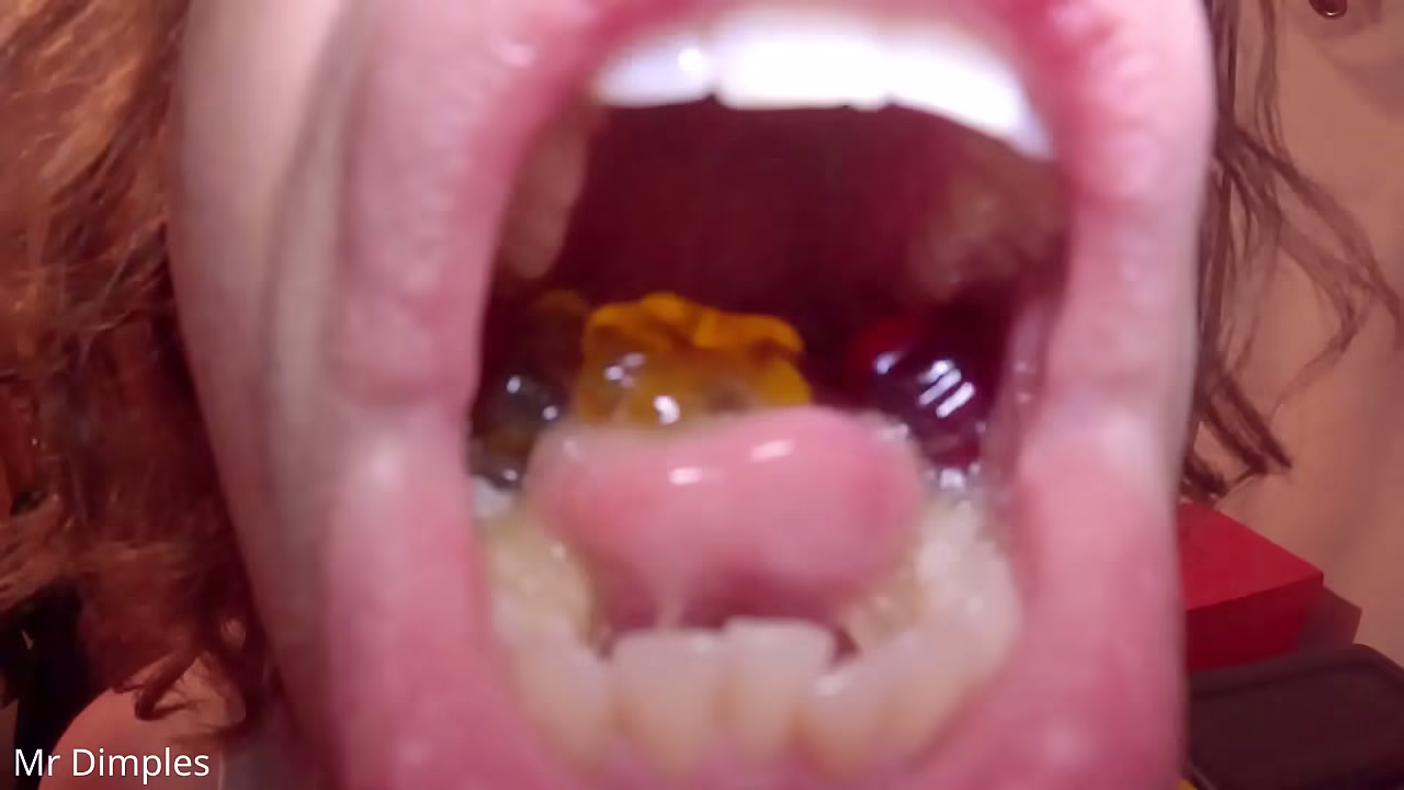 Las gominolas son castigadas por agacharse en el dominio de un gigante.
                   amateur homemade solo fetish gay bedroom belly young man mouth fetish belly fetish belly button fetish muchos negros