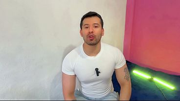 Download Video - El Pap&aacute; de mi mejor amigo universitario me rellena el culo con su enorme verga gruesa y larga&excl; Relato sexual