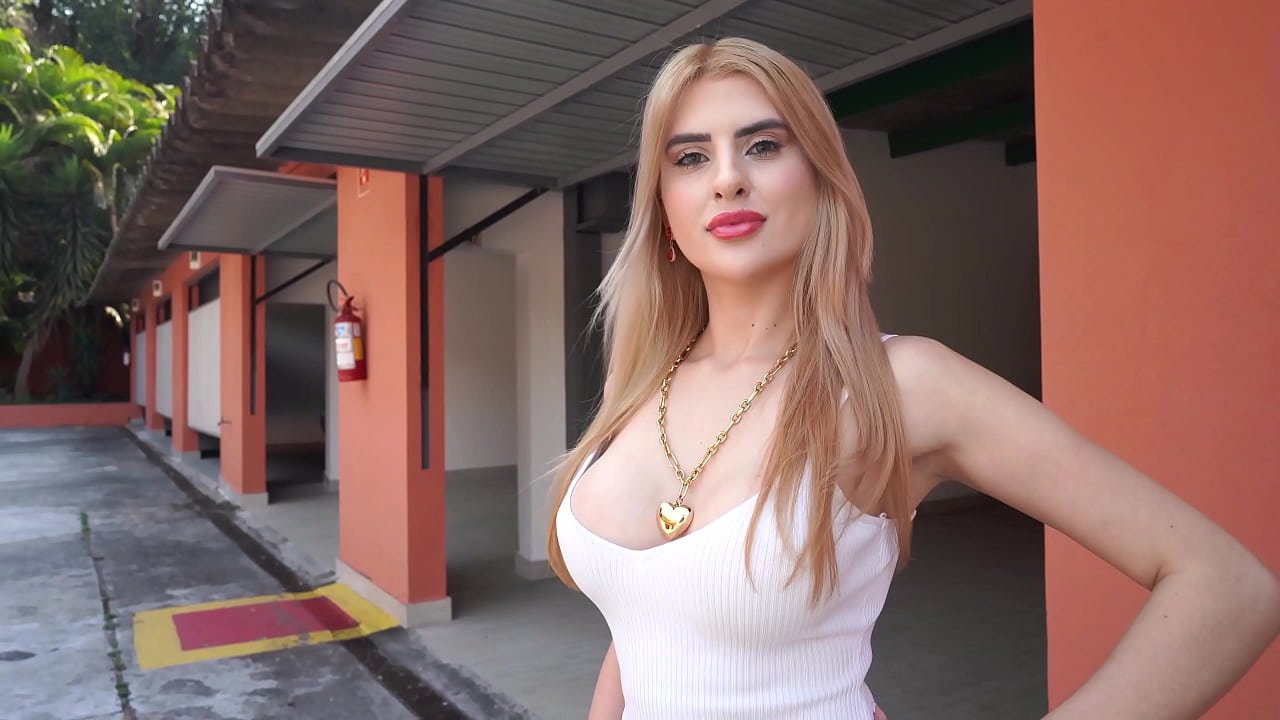 Hermosa rubia brasileña de 22 años follada por 3 pollas grandes y luego orinada (DAP, Anal, Versión seca, Abertura, IR, 3 contra 1) OB375
                      anal sexy interracial ass blowjob high heels cowgirl cute brazil beauty ass to mouth dirty talk big cock bbc butt plug anal slut white girl 3 on 1 black guy double anal dap gapes gaping asshole slutty clothes muchos negros