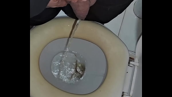 thumb peeing