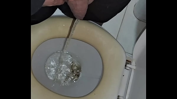 thumb peeing