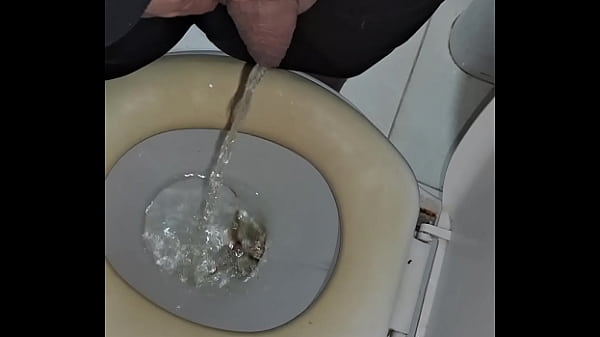 thumb peeing