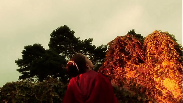 Julia Bright Is Outside Having Sex And Getting It In The Ass Before The Cum