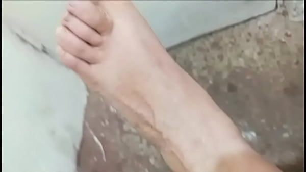 Los pies de mi compañera de trabajo