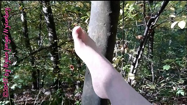 Download Video - Waldspaziergang - Teil 1 &ast;&ast;Sportschuhe&ast;&ast;