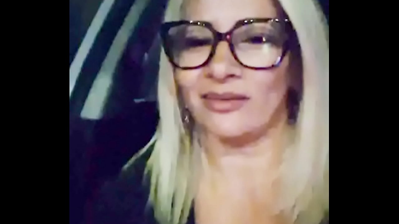 Cogiendo con un driver de app (más para disfrutar el sonido, porque al celular se le falló la luz. La próxima vez prometo que me fijaré en la iluminación, o lo haré durante el día)
                    blonde creampie blowjob amateur car couple muchos negros