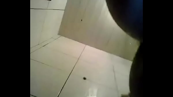 Download Video - Gozando pelo cu