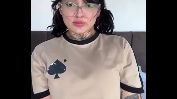 latina pah suelen com peitos gigantes balan&ccedil;ando