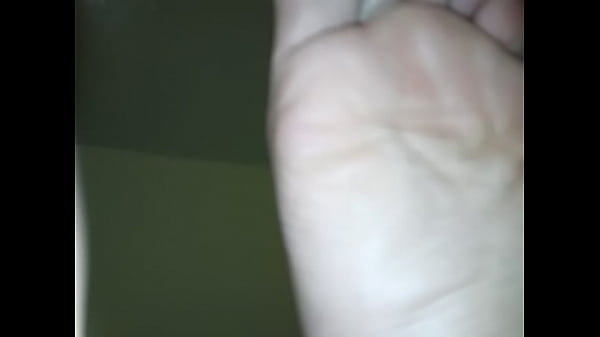 thumb my feet