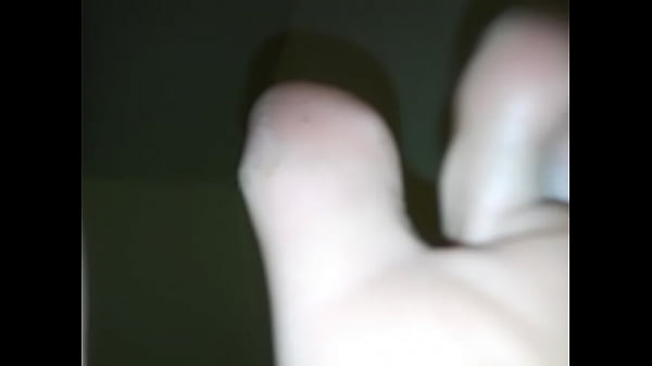 thumb my feet