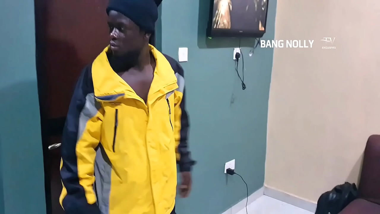 Pillado en pleno acto ''Compañero de trabajo teniendo romance con la esposa del jefe
                     amateur threesome muchos negros
