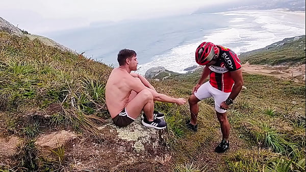 Download Video - TURISTA XIOU NA PICA DO CICLISTA NA PRAIA EM FLORIAN&Oacute;POLIS