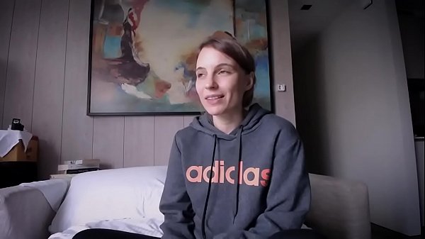 Download Video - Holly & Julia wagen ein sexy Skype Experiment