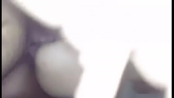 A gatrota sofreu para aguentar o pau grande na bundinha