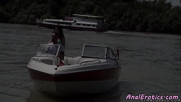 Smalltits eurobabe gets assfucked outdoors