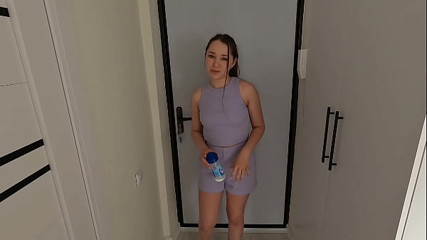 The cute neighbor girl came to get salt and was fucked by her new neighbor.