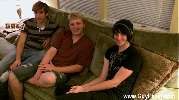 Male gay bulges It turns into a complete three-way suckfest as they