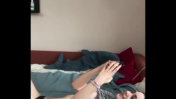 Hermosa chupa dick mientras coqueteando con tíos en snap pov
                   Hermosa chupa dick mientras coqueteando con tíos en snap pov muchos negros