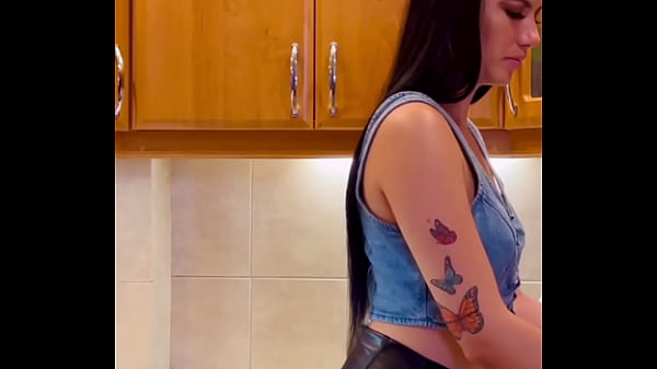 Yenifer Chacon fucking with a cucumber