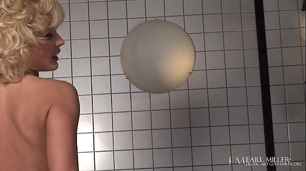 Innocence Lost as Glamour Model Jamey Janes Sucks Cock on Camera!