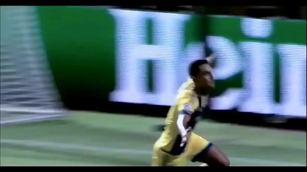 NAKED NEWS | Dani Alves signs for PSG